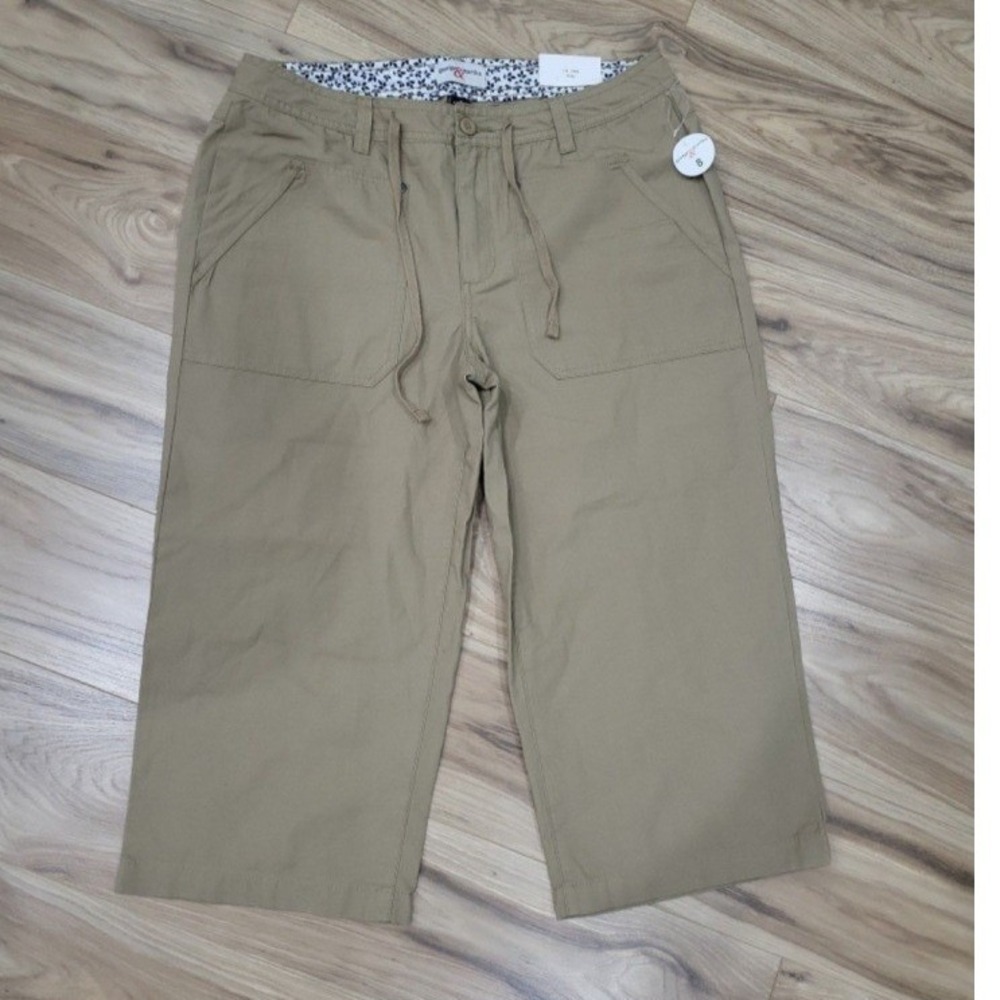 George & Martha Paraguay Ribstop Ladies Capri Pants Kelp Tan Cotton Size 8 NWT